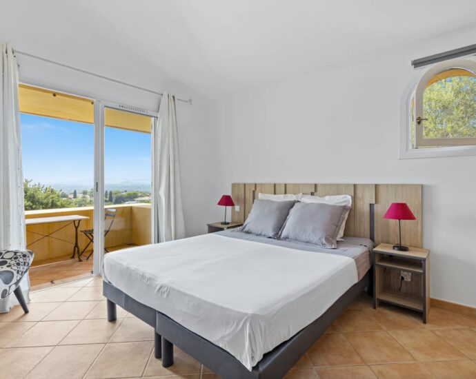 Ste Lucie de Porto-Vecchio –  Villa 3 chambres avec piscine, garage, vue panoramique mer et montagnes