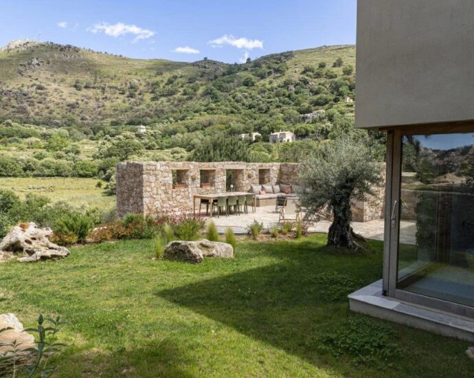 Pigna, villa d’architecte, 4 chambres, vue village et montagne