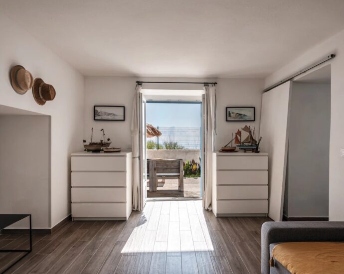 Lavasina, Appartement pied dans l’eau, 1 chambre, grande terrasse, vue mer panoramique