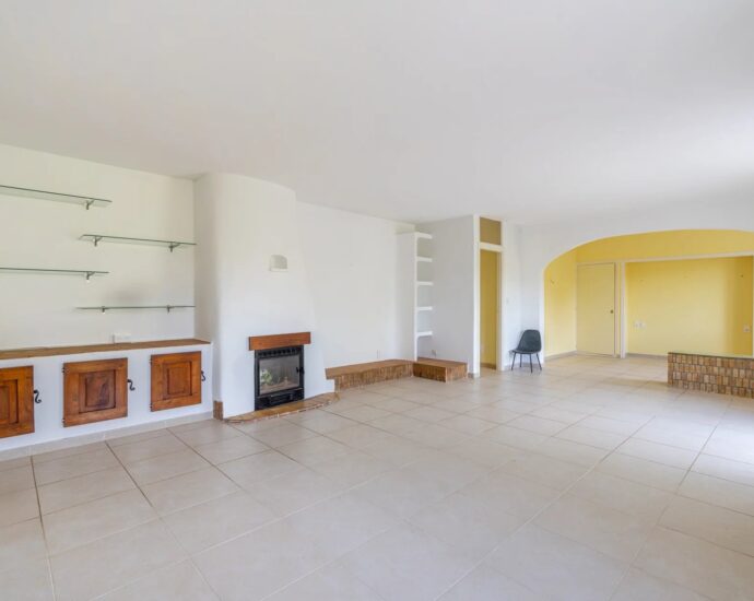 Ste Lucie de Porto-Vecchio, 3-bedroom villa and 1-bedroom janitor’s cottage, mountain views