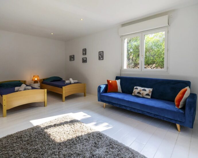 Sainte Lucie de Porto Vecchio, Villa 8 chambre, piscine, joli terrain, aperçu mer