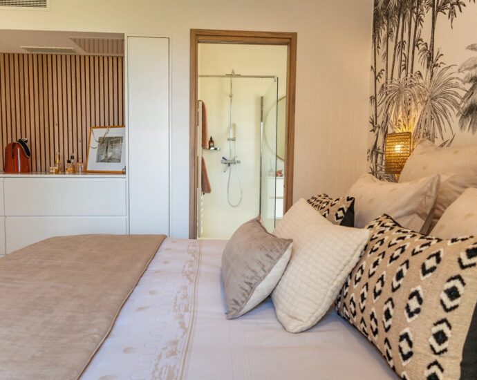 Pinarello, villa 4 chambres, avec piscine, domaine sécurisé, vue dégagée sur le maquis, proche plage
