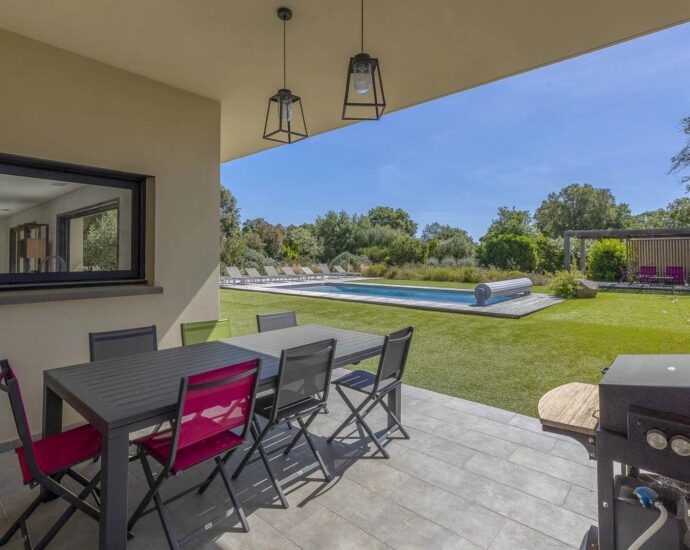 Pinarello, Villa contemporaine, 4 chambres, Piscine, plage à pied