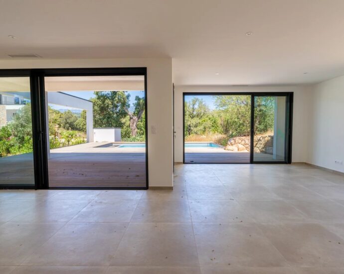 Pinarello – Villa contemporaine, 5 chambres, piscine, garage et plage à pied