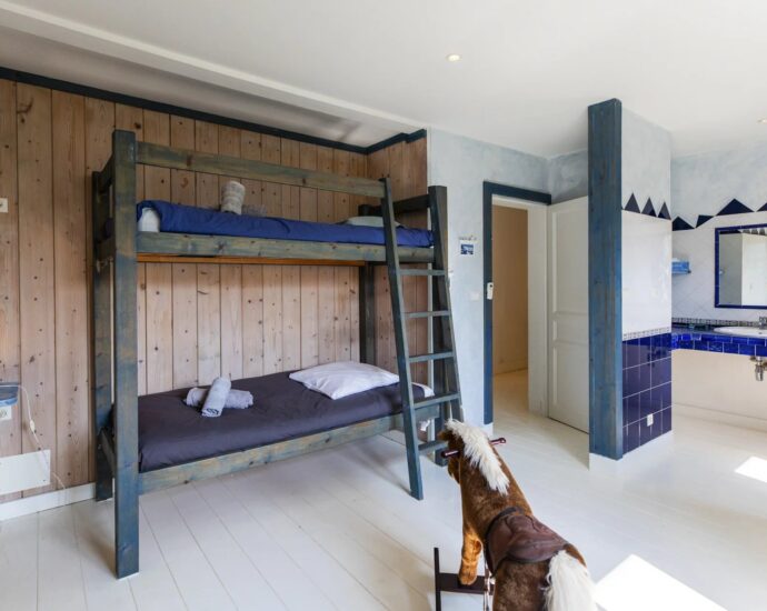 Sainte Lucie de Porto Vecchio, Villa 8 chambre, piscine, joli terrain, aperçu mer