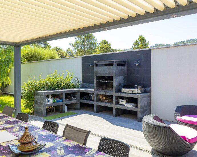 Sainte Lucie de Porto Vecchio, villa T6,  avec piscine, proche plage et fleuve