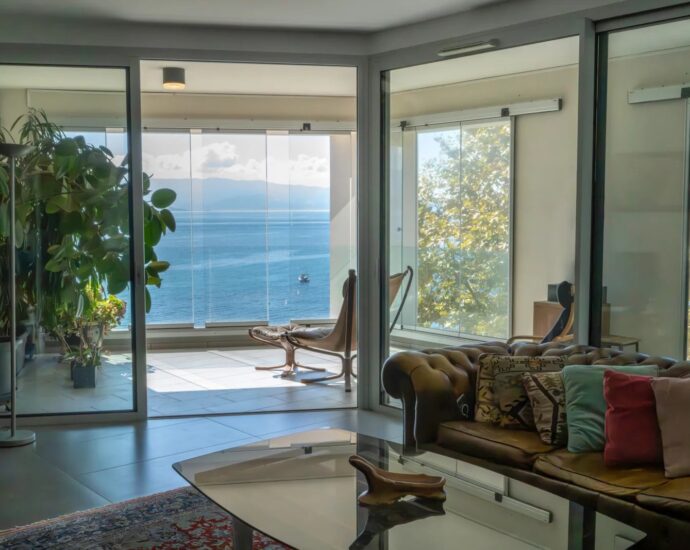 Ajaccio, Appartement de standing de type T4, vue mer panoramique, plage à pied