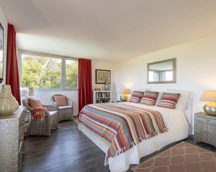 Porto-Vecchio, Domaine de Cala Rossa, villa 6 bedrooms, swimming pool and beach at walking distance