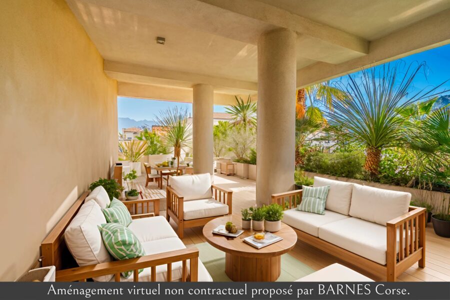 Calvi, appartement avec terrasse, plage à pieds, vue montagnes, aperçu mer