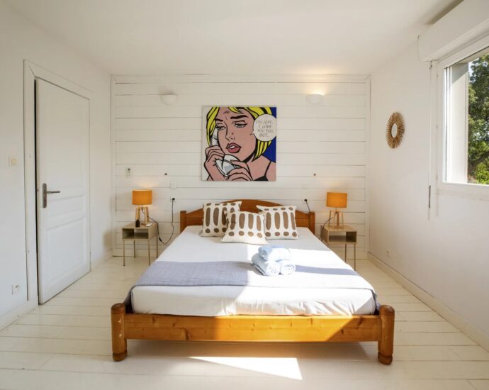 Sainte Lucie de Porto Vecchio, Villa 8 chambre, piscine, joli terrain, aperçu mer