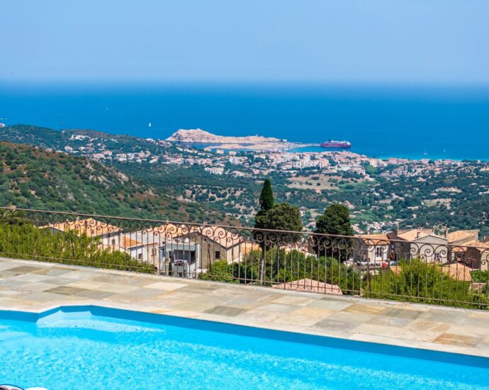 Santa-Reparata-Di-Balagna, villa, terrain constructible, piscine, vue panoramique mer et montagnes