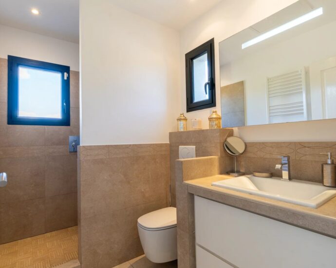 Porto-Vecchio, Marina Di Fiori, villa 4 chambres, piscine, jacuzzi, proche plage