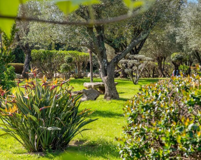 Ste Lucie de Porto-Vecchio, 3-bedroom villa and 1-bedroom janitor’s cottage, mountain views