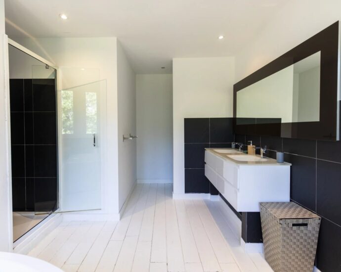 Sainte Lucie de Porto Vecchio, Villa 8 chambre, piscine, joli terrain, aperçu mer