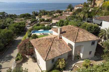Ajaccio Sanguinaires, Seafront Villa, 4 Bedrooms, Walking Distance to the Beach, Panoramic Sea View