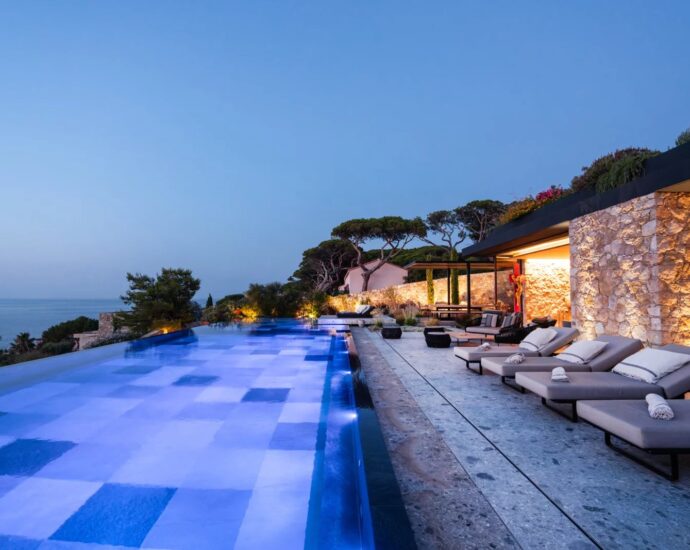 Calvi, Villa d’exception, 8 chambres, 2 piscines, vue mer panoramique
