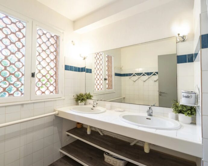 Porto-Vecchio, Domaine de Cala Rossa, villa 6 bedrooms, swimming pool and beach at walking distance