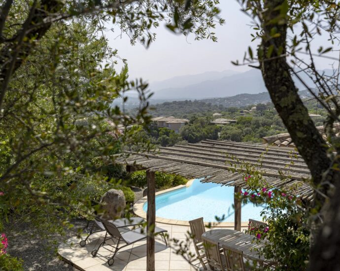 Ste Lucie de Porto-Vecchio –  Villa 3 chambres avec piscine, garage, vue panoramique mer et montagnes