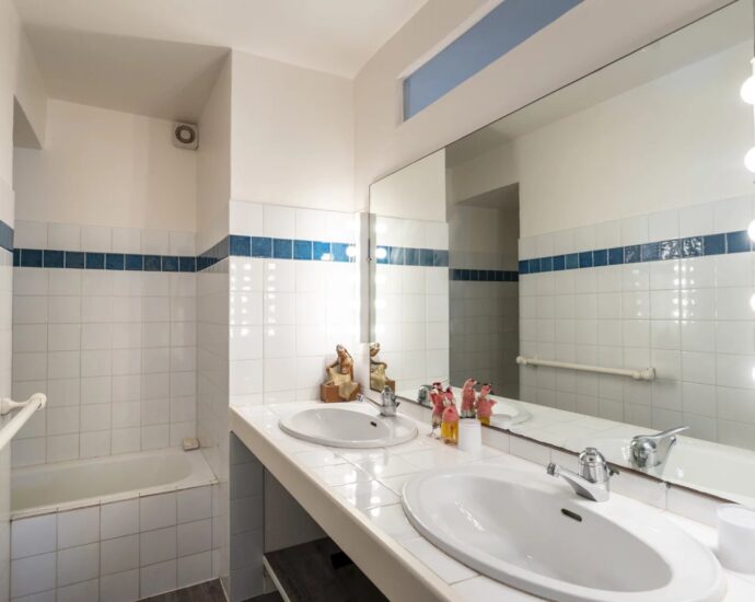 Porto-Vecchio, Domaine de Cala Rossa, villa 6 bedrooms, swimming pool and beach at walking distance