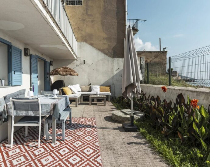 Lavasina, Appartement pied dans l’eau, 1 chambre, grande terrasse, vue mer panoramique