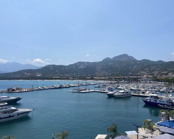 Calvi, appartement d’exception, 3 chambres, vue mer panoramique