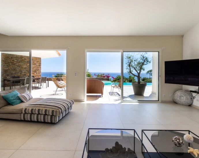 Solenzara, 6 Chambres, Piscine, Vue mer panoramique, Proche plage