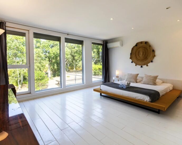 Sainte Lucie de Porto Vecchio, Villa 8 chambre, piscine, joli terrain, aperçu mer