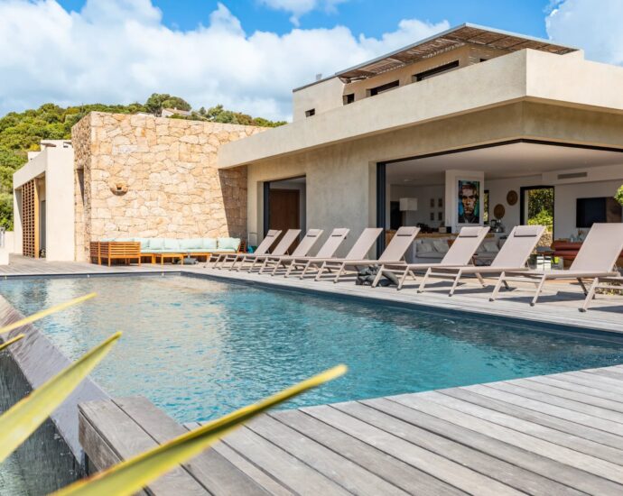 Pinarello, Villa de 6 chambres, piscine, plage à pied, vue montagne