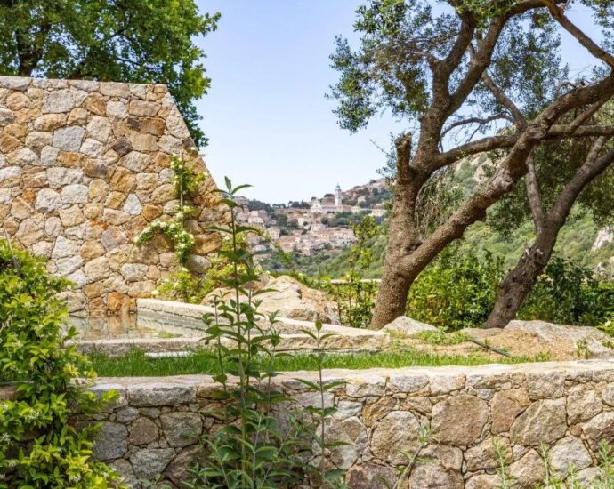 Pigna, villa d’architecte, 4 chambres, vue village et montagne