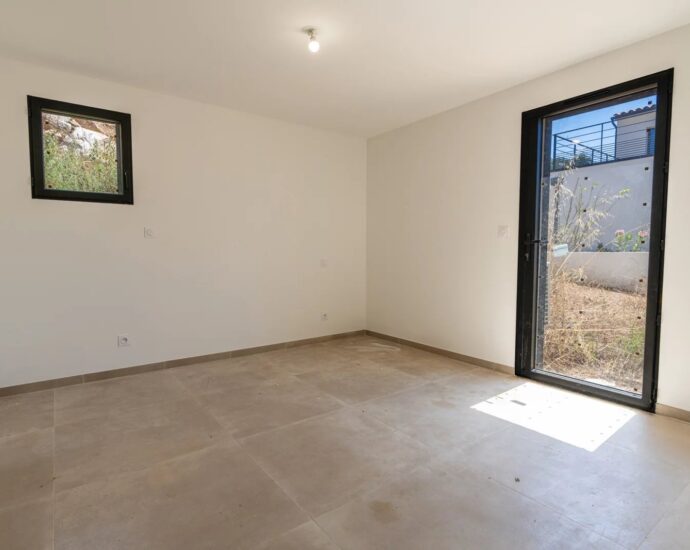 Pinarello – Villa contemporaine, 5 chambres, piscine, garage et plage à pied