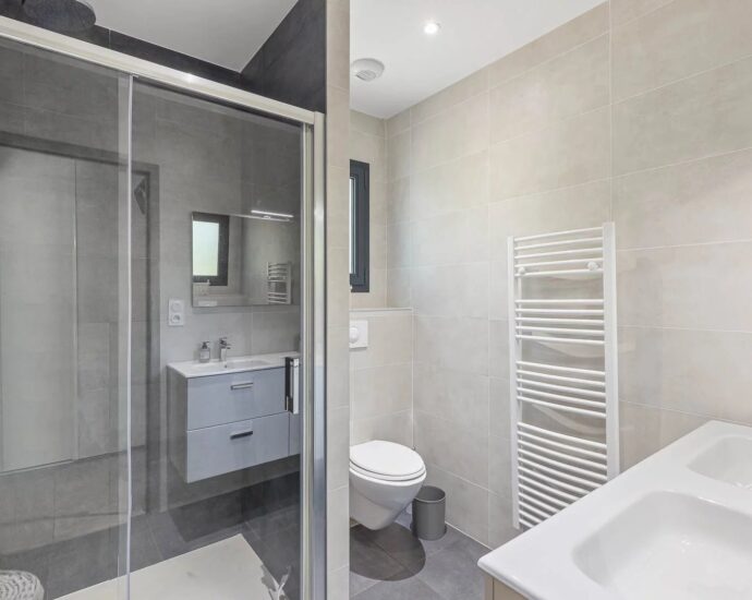 Pinarello, Villa contemporaine, 4 chambres, Piscine, plage à pied