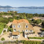 Exclusivité, Porticcio, Presqu’île d’Isolella, Villa type mas, 7 chambres, accès plage à pied, en bord de mer