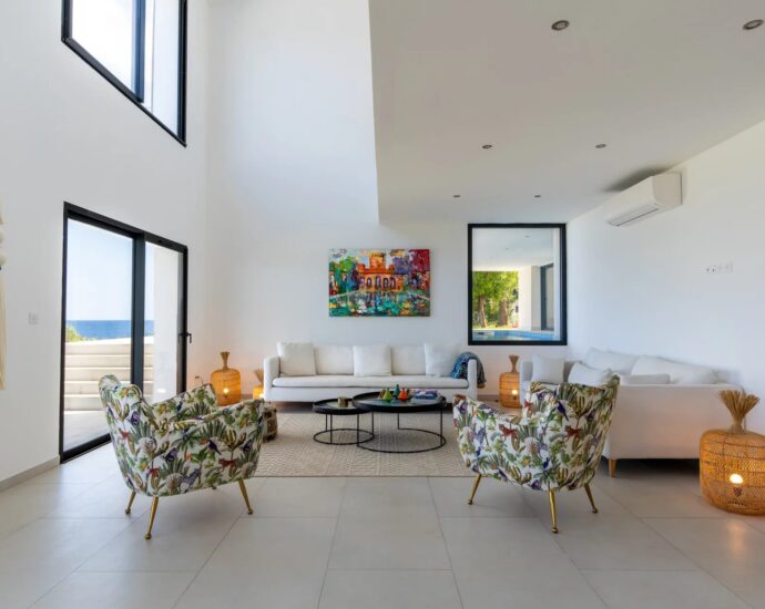 WATERFRONT VILLA WITH PANORAMIC SEA VIEW