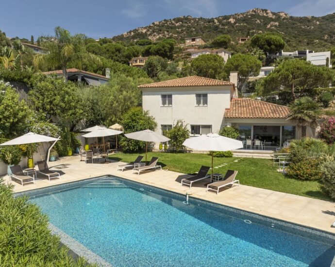 Ajaccio Sanguinaires, Seafront Villa, 4 Bedrooms, Walking Distance to the Beach, Panoramic Sea View