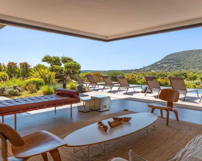 Pinarello, Villa de 6 chambres, piscine, plage à pied, vue montagne