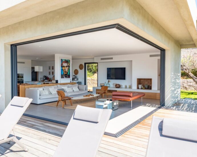 Pinarello, Villa de 6 chambres, piscine, plage à pied, vue montagne