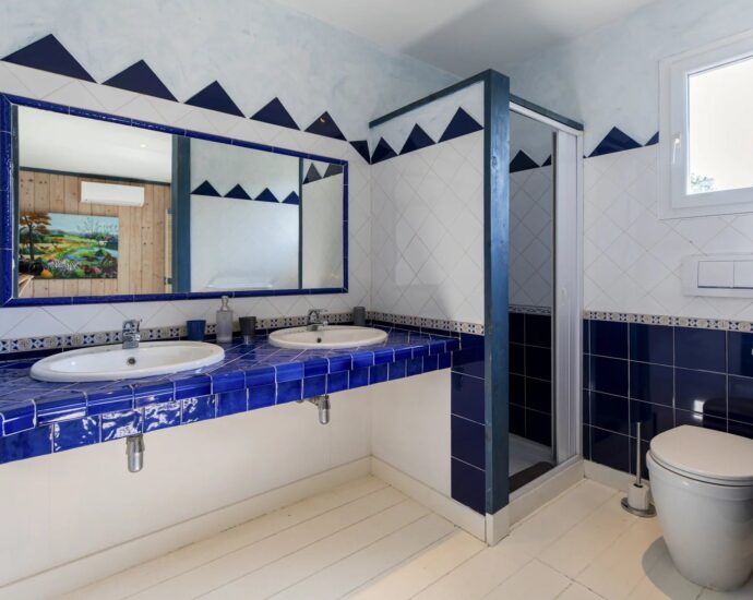 Sainte Lucie de Porto Vecchio, Villa 8 chambre, piscine, joli terrain, aperçu mer