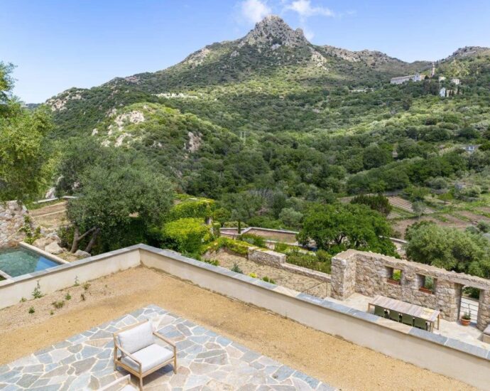 Pigna, villa d’architecte, 4 chambres, vue village et montagne
