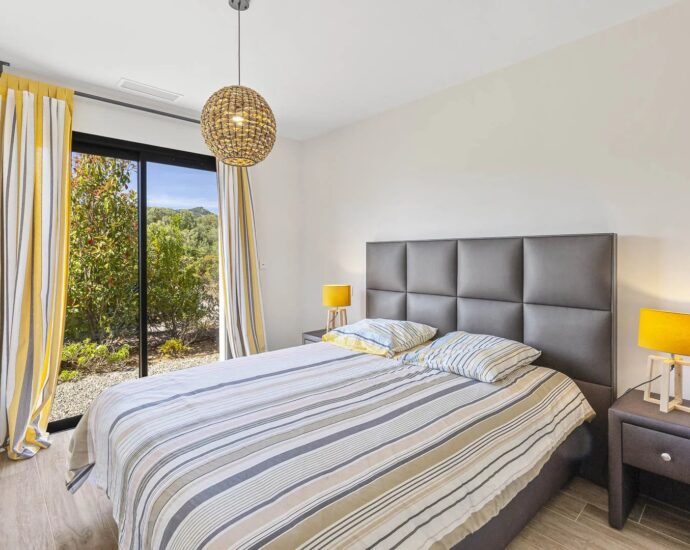 Pinarello, Villa contemporaine, 4 chambres, Piscine, plage à pied