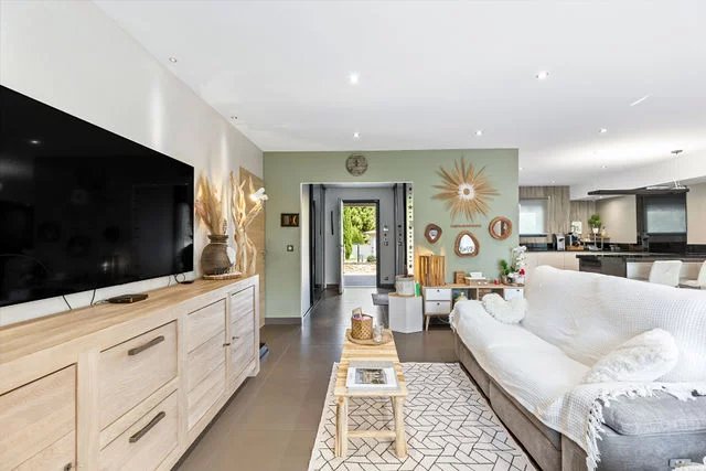 Sainte Lucie de Porto Vecchio, villa T6,  avec piscine, proche plage et fleuve