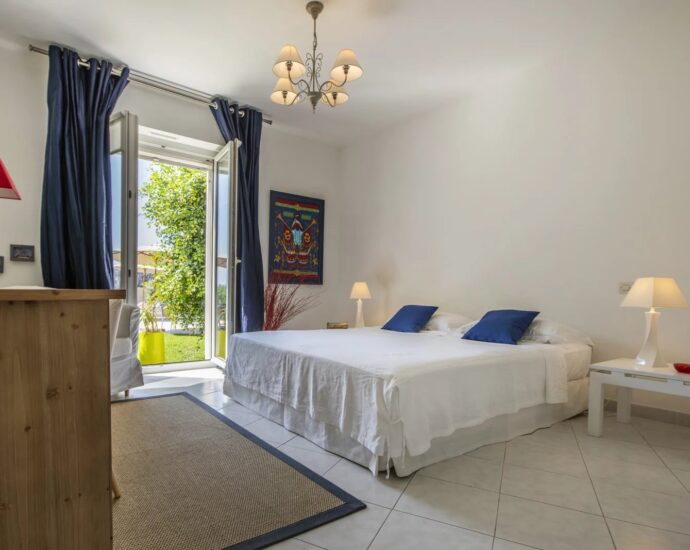 Ajaccio Sanguinaires, Seafront Villa, 4 Bedrooms, Walking Distance to the Beach, Panoramic Sea View