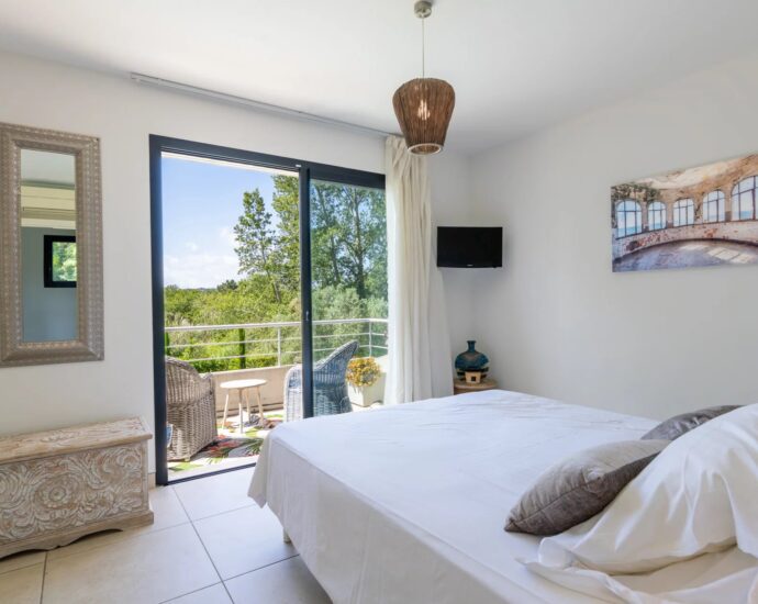 Porto-Vecchio, Marina Di Fiori, villa 4 chambres, piscine, jacuzzi, proche plage