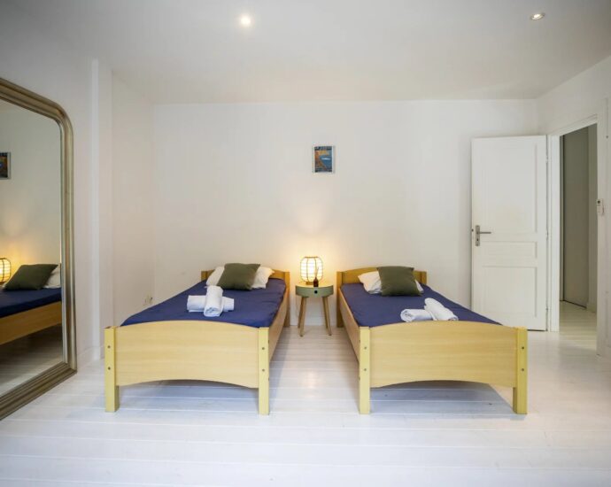 Sainte Lucie de Porto Vecchio, Villa 8 chambre, piscine, joli terrain, aperçu mer