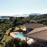 Palombaggia, villa 6 chambres, accès plage à pieds par un chemin privé, piscine, vue mer, proche plage