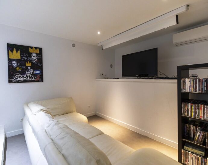 Sainte Lucie de Porto Vecchio, Villa 8 chambre, piscine, joli terrain, aperçu mer