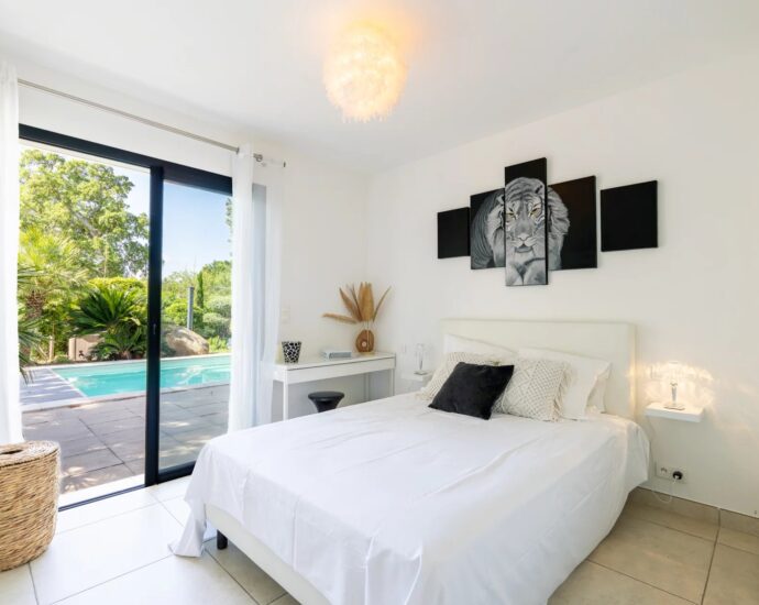 Porto-Vecchio, Marina Di Fiori, villa 4 chambres, piscine, jacuzzi, proche plage