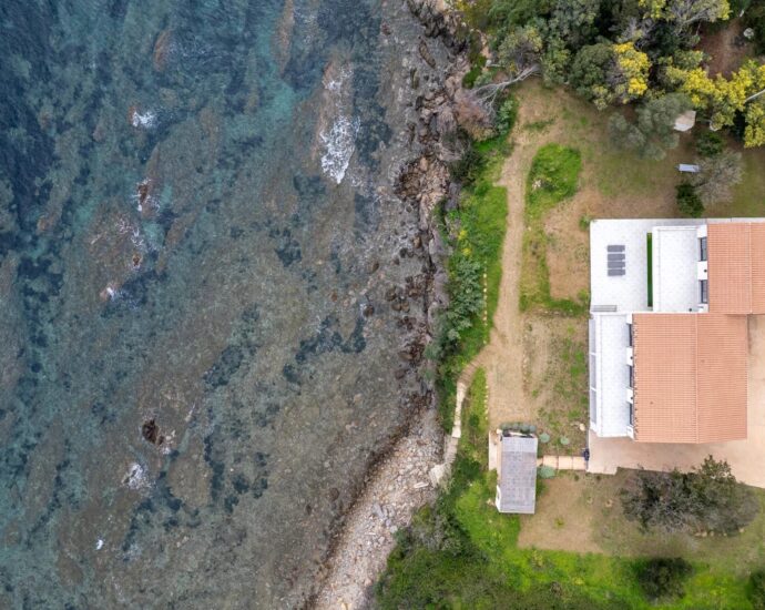 WATERFRONT VILLA WITH PANORAMIC SEA VIEW