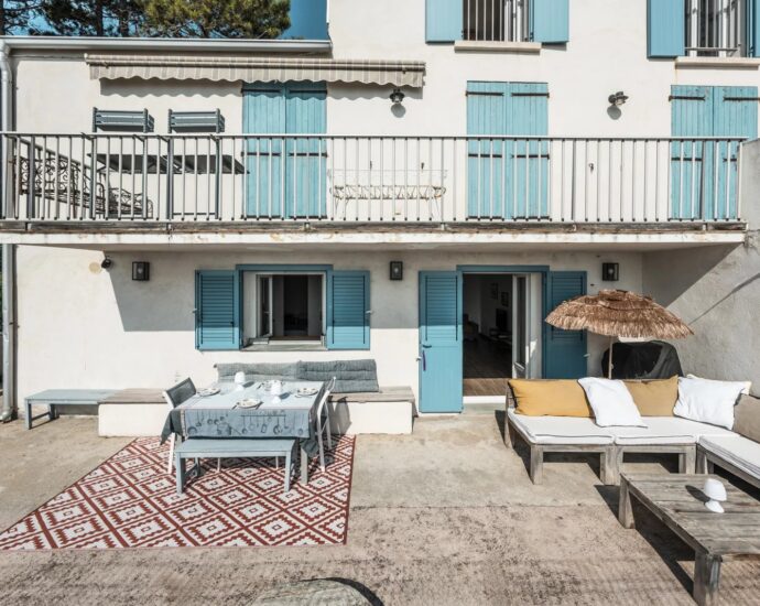 Lavasina, Appartement pied dans l’eau, 1 chambre, grande terrasse, vue mer panoramique
