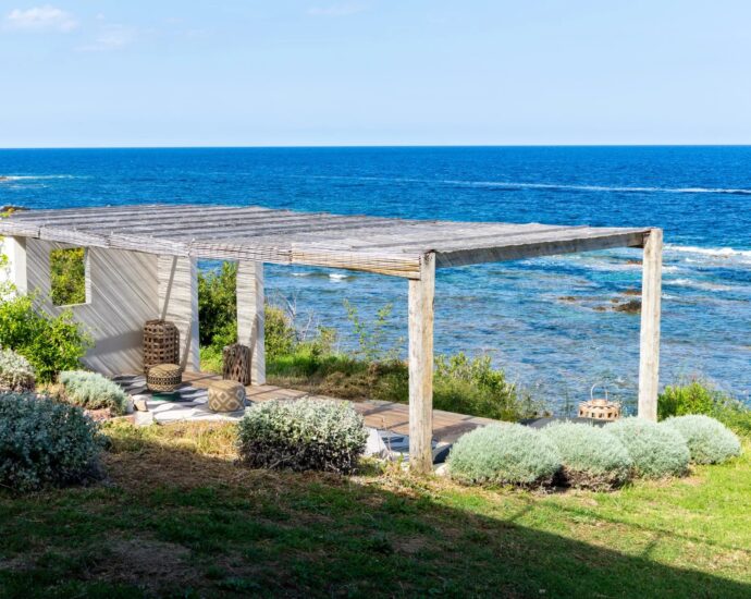 WATERFRONT VILLA WITH PANORAMIC SEA VIEW