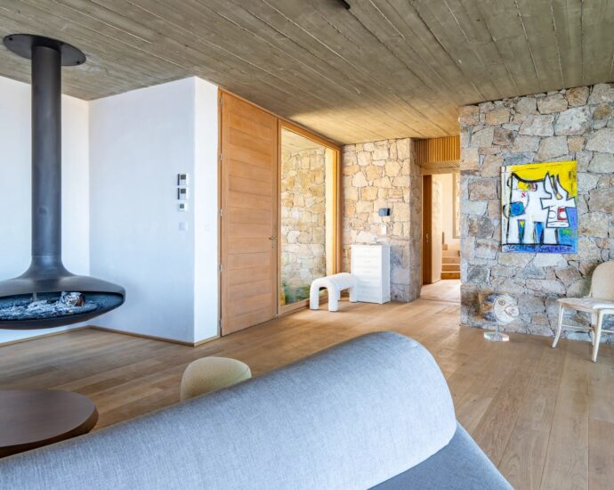 Lumio, villa d’architecte, pied dans l’eau, vue panoramique mer et maquis